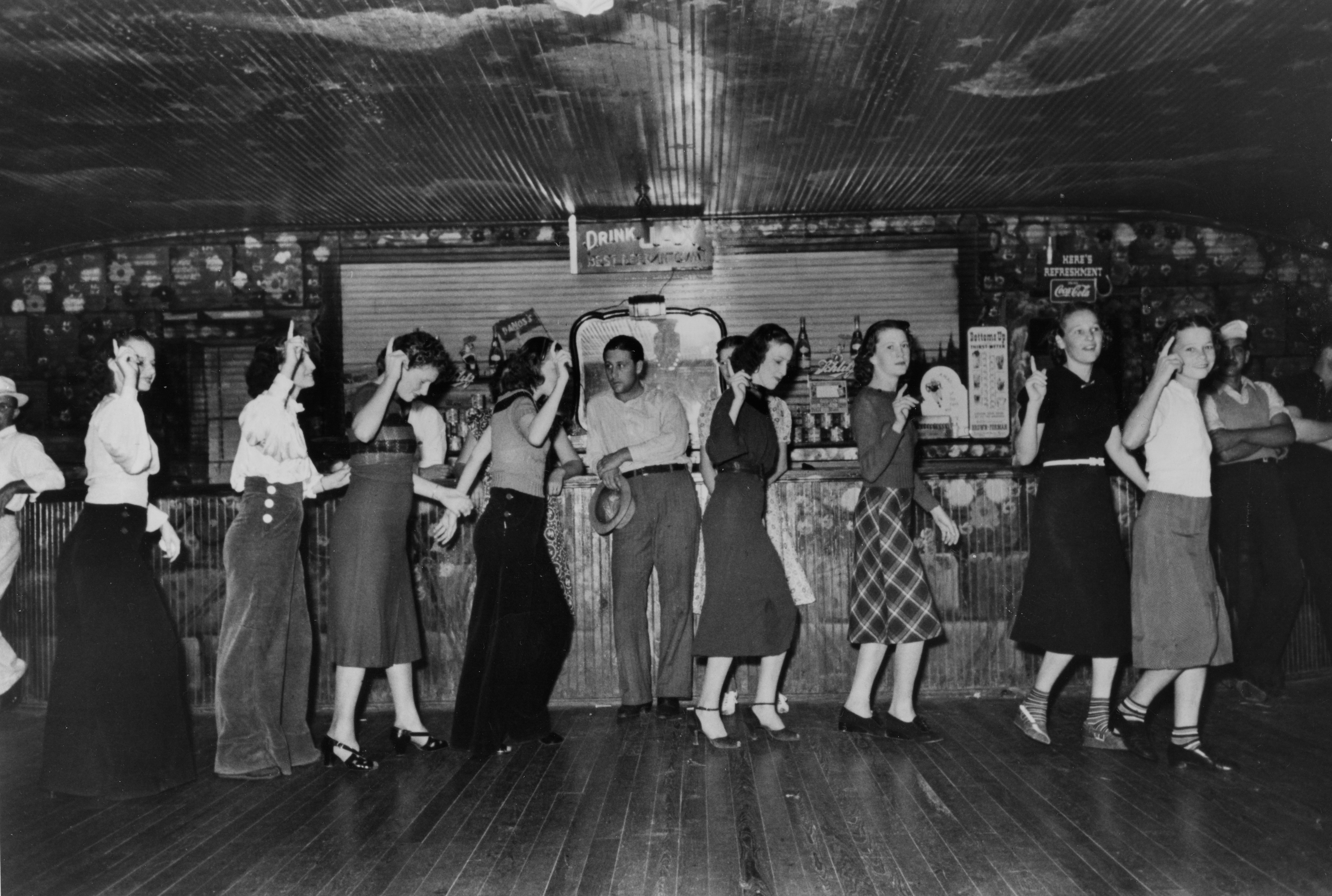 Roadhouse, Raceland, Louisiana by Russell Lee, September 1938<br />
Library of Congress